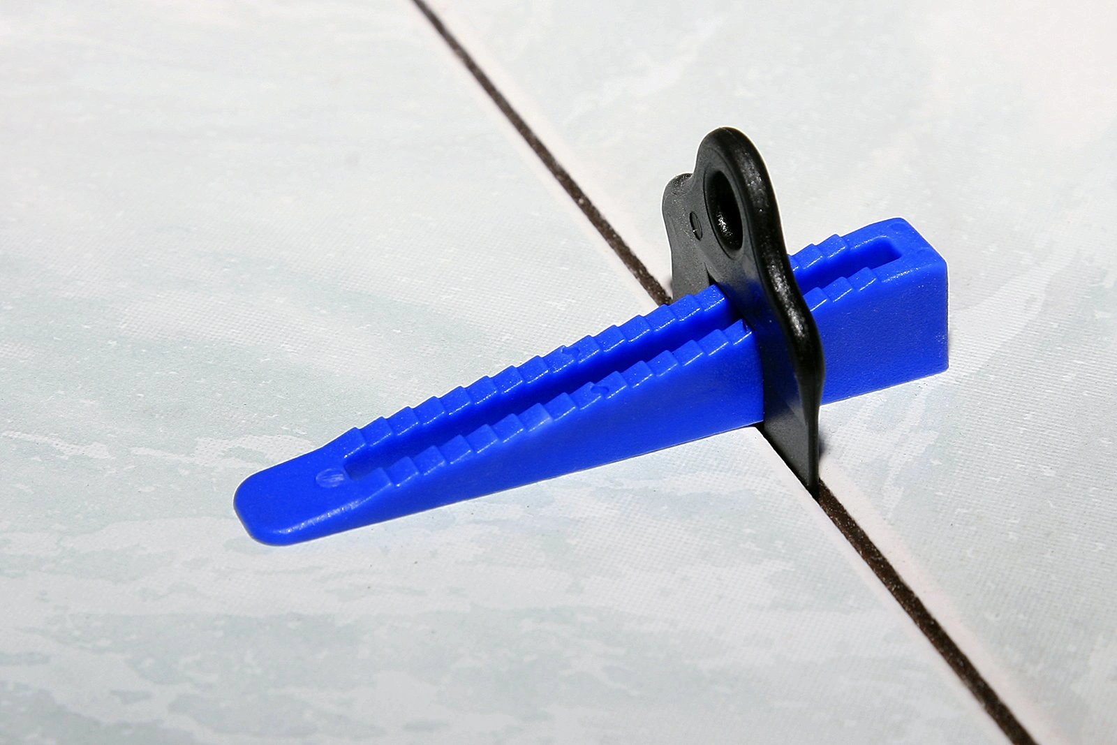 1.5 mm skava flīžu izlīdzināšanai 3-16 mm biezumā, 100 gab.